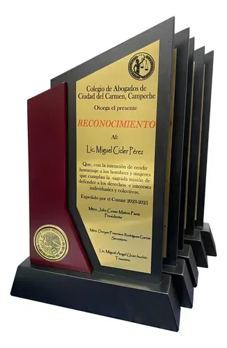 Reconocimiento en acrílico del Colegio de Abogados de Ciudad del Carmen, Campeche