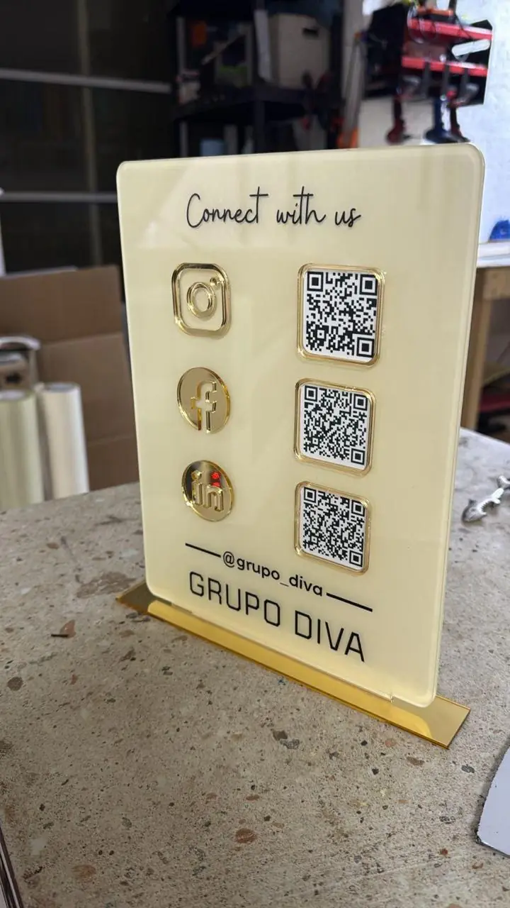 Reconocimiento en acrílico para Grupo Diva