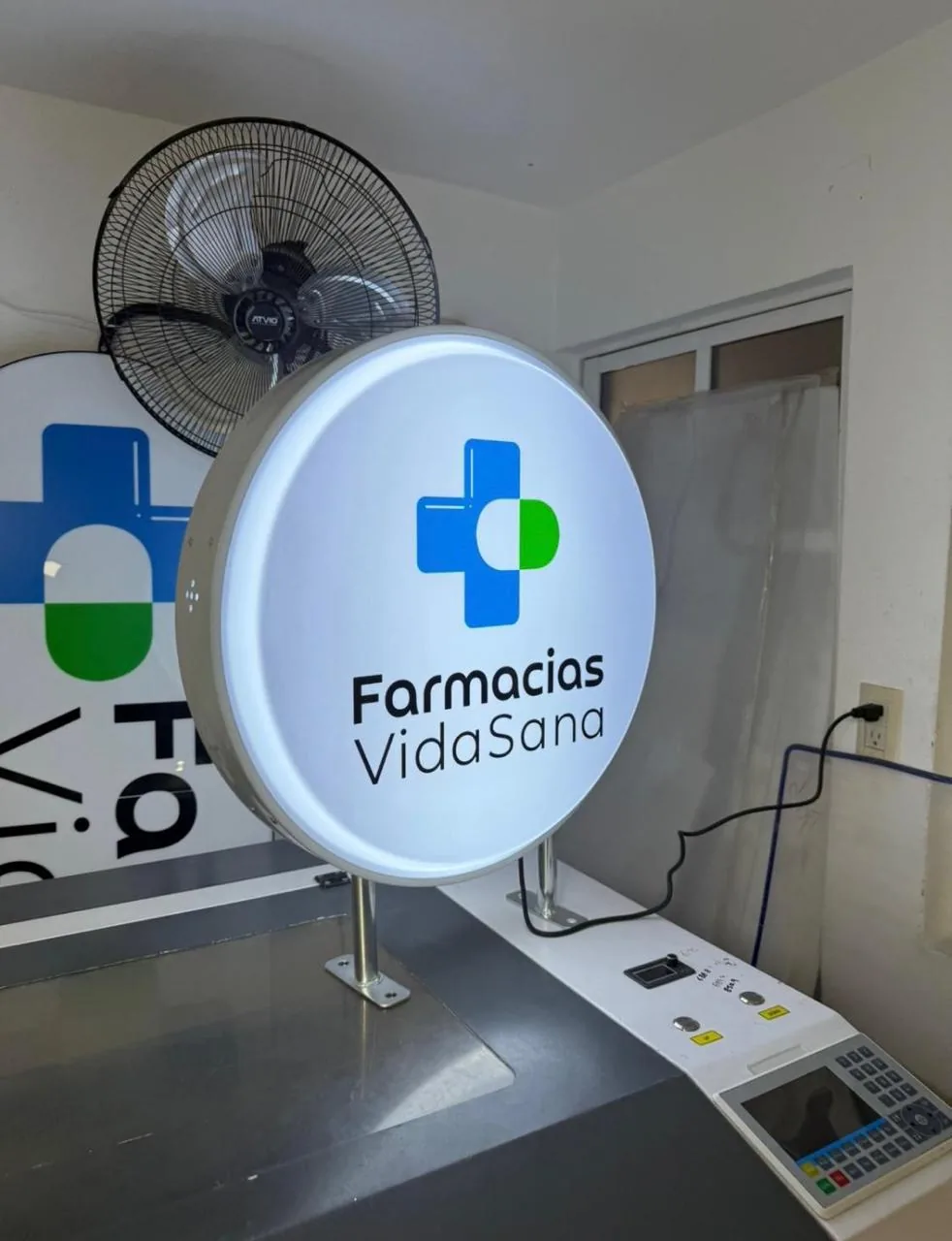 Caja de luz circular a doble cara para Farmacias VidaSana