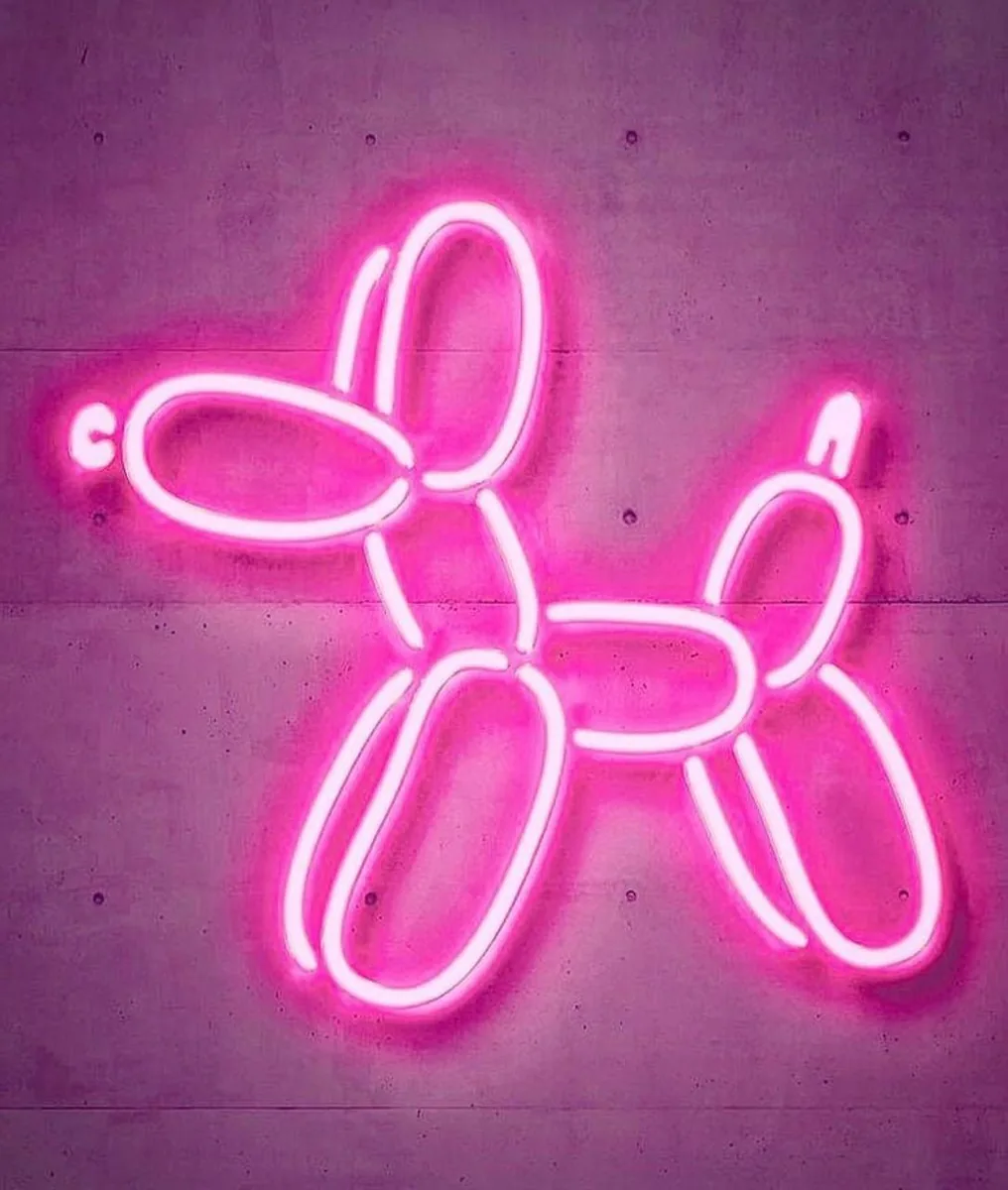 Figura de neón de un perro globo en rosa