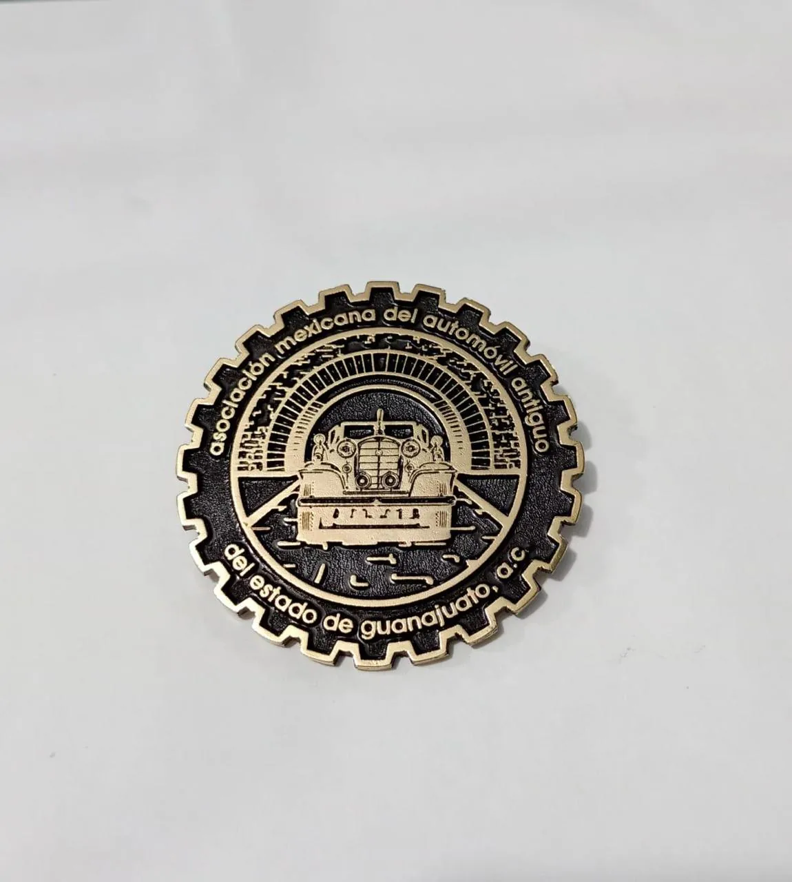 Pin de la Asociación Mexicana del Automóvil Antiguo del Estado de Guanajuato