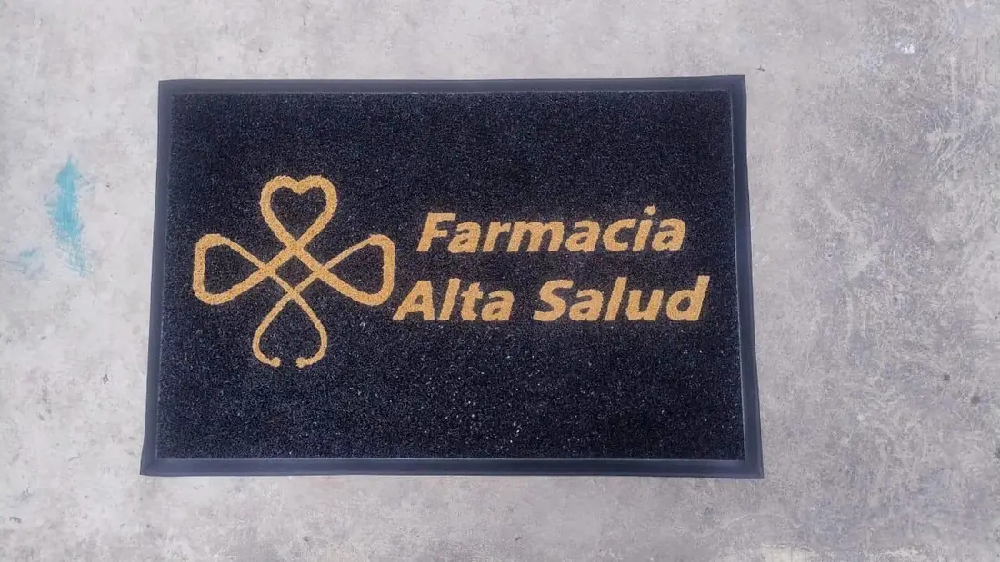 Tapete personalizado de Farmacia Alta Salud