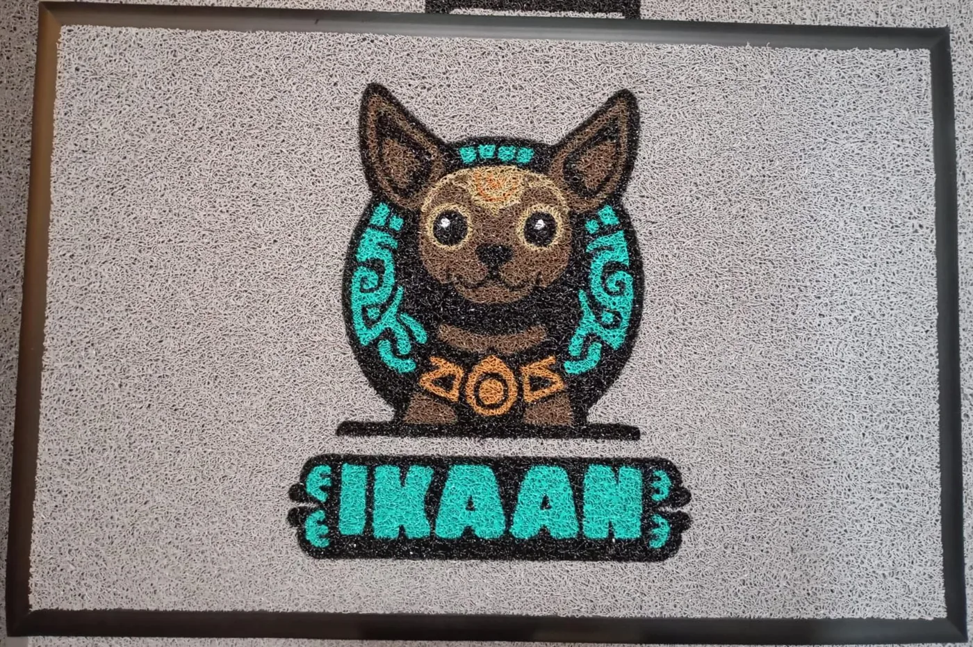 Tapete de rizo de IKAAN con la figura de un xoloitzcuintle